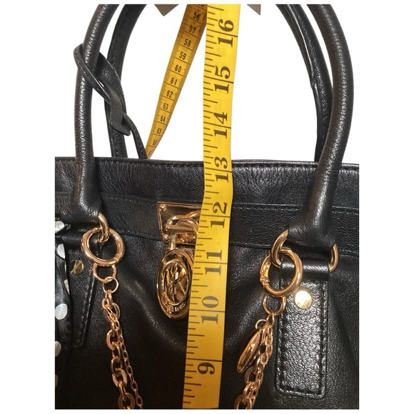 Michael Kors Black Shoulder Bag with Gold Chain and Polka Dot Bow - Picture 13 of 16